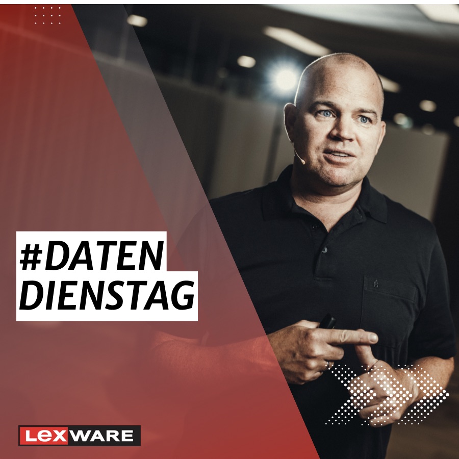 Kachel der Lexware-Reihe #Datendienstag: Christian Steiger spricht mit Headset-Mikrofon, daneben der Text „#Datendienstag“