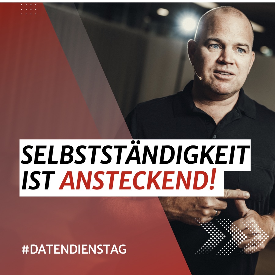 Kachel der Lexware-Reihe #Datendienstag: Christian Steiger spricht mit Headset-Mikrofon, daneben der Text „Selbstständigkeit ist ansteckend!“