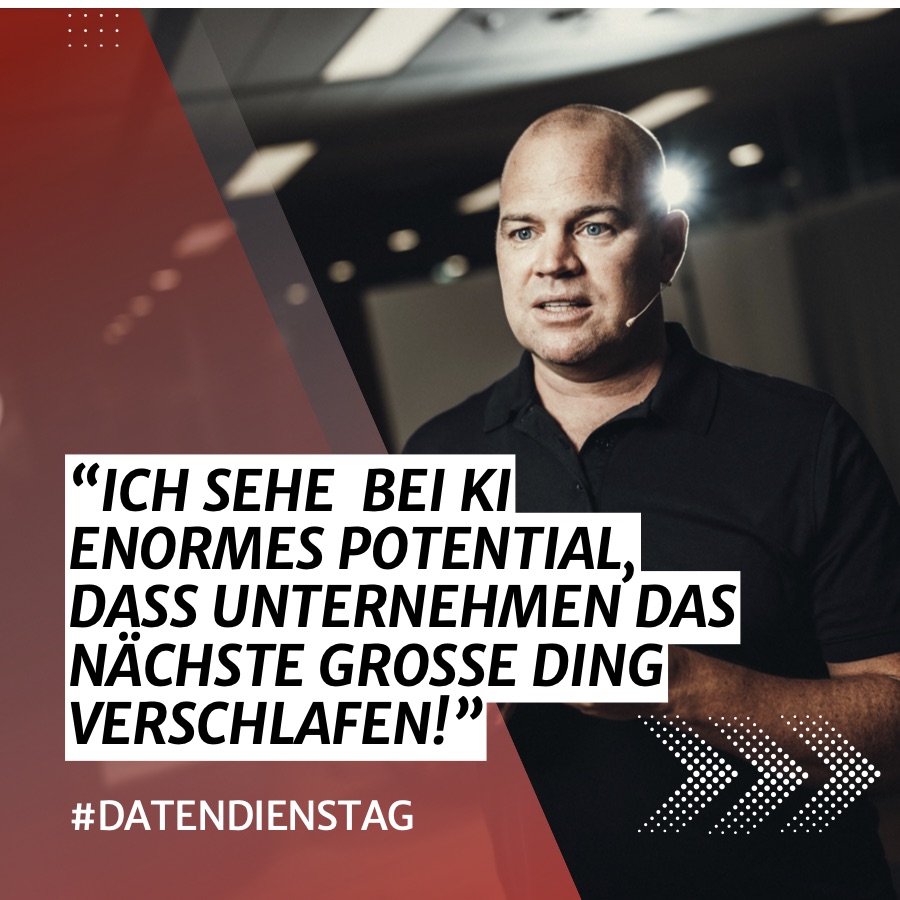 Kachel der Lexware-Reihe #Datendienstag: Christian Steiger spricht mit Headset-Mikrofon, daneben der Text „Ich sehe bei KI enormes Potential, dass Unternehmen das nächste große Ding verschlafen!“